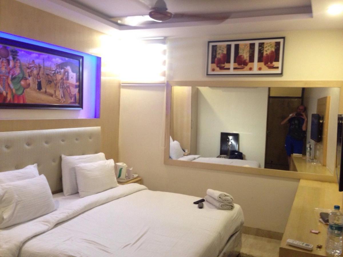 Hotel Arjun Új-Delhi Kültér fotó