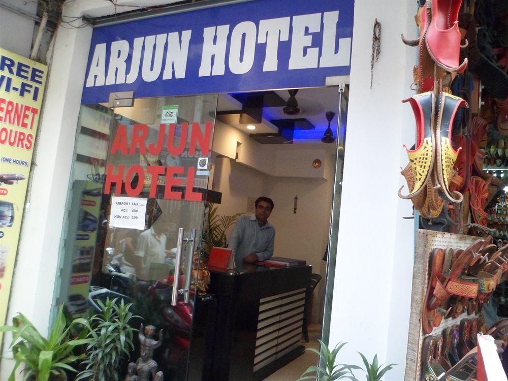 Hotel Arjun Új-Delhi Kültér fotó