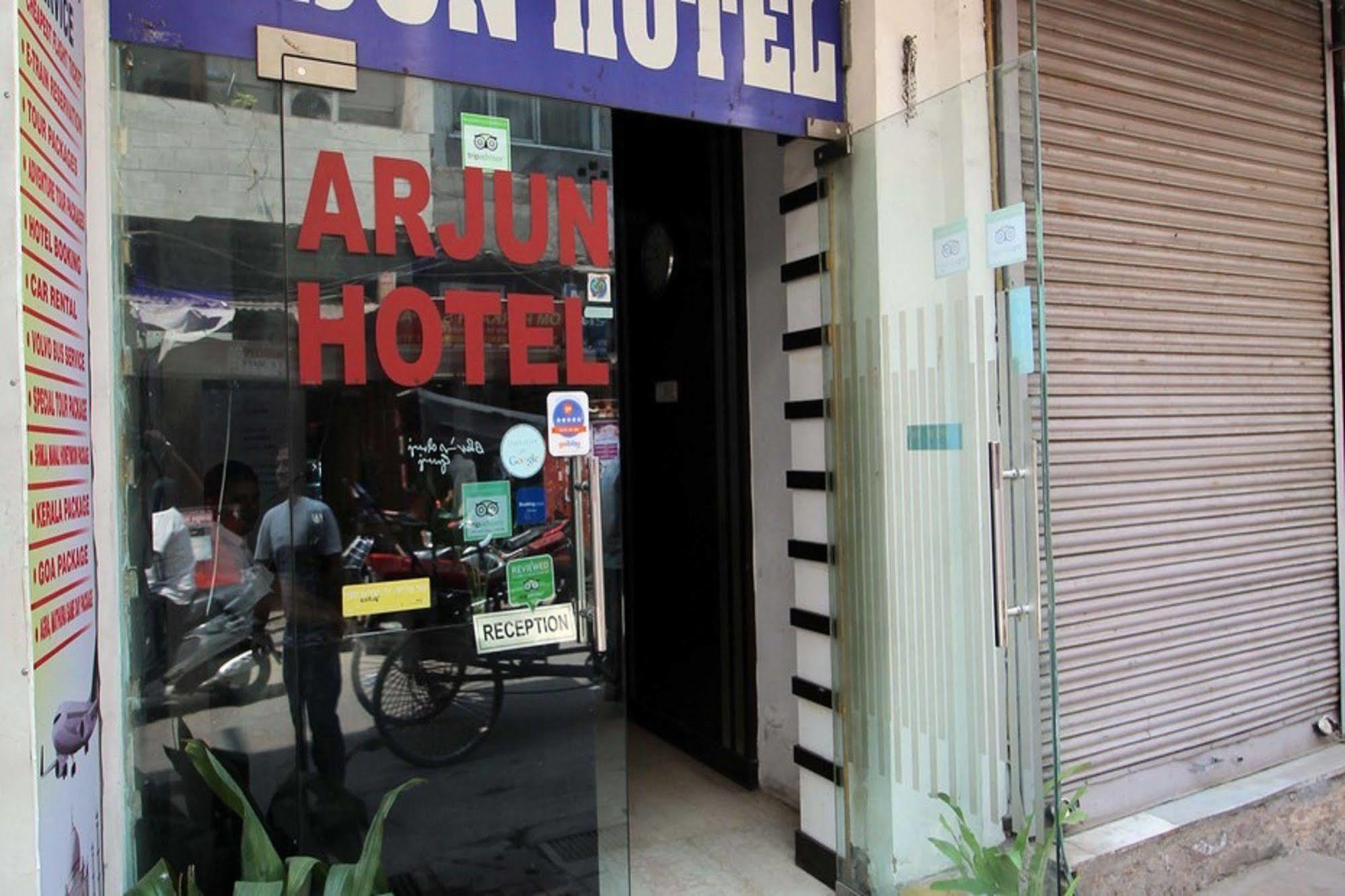 Hotel Arjun Új-Delhi Kültér fotó