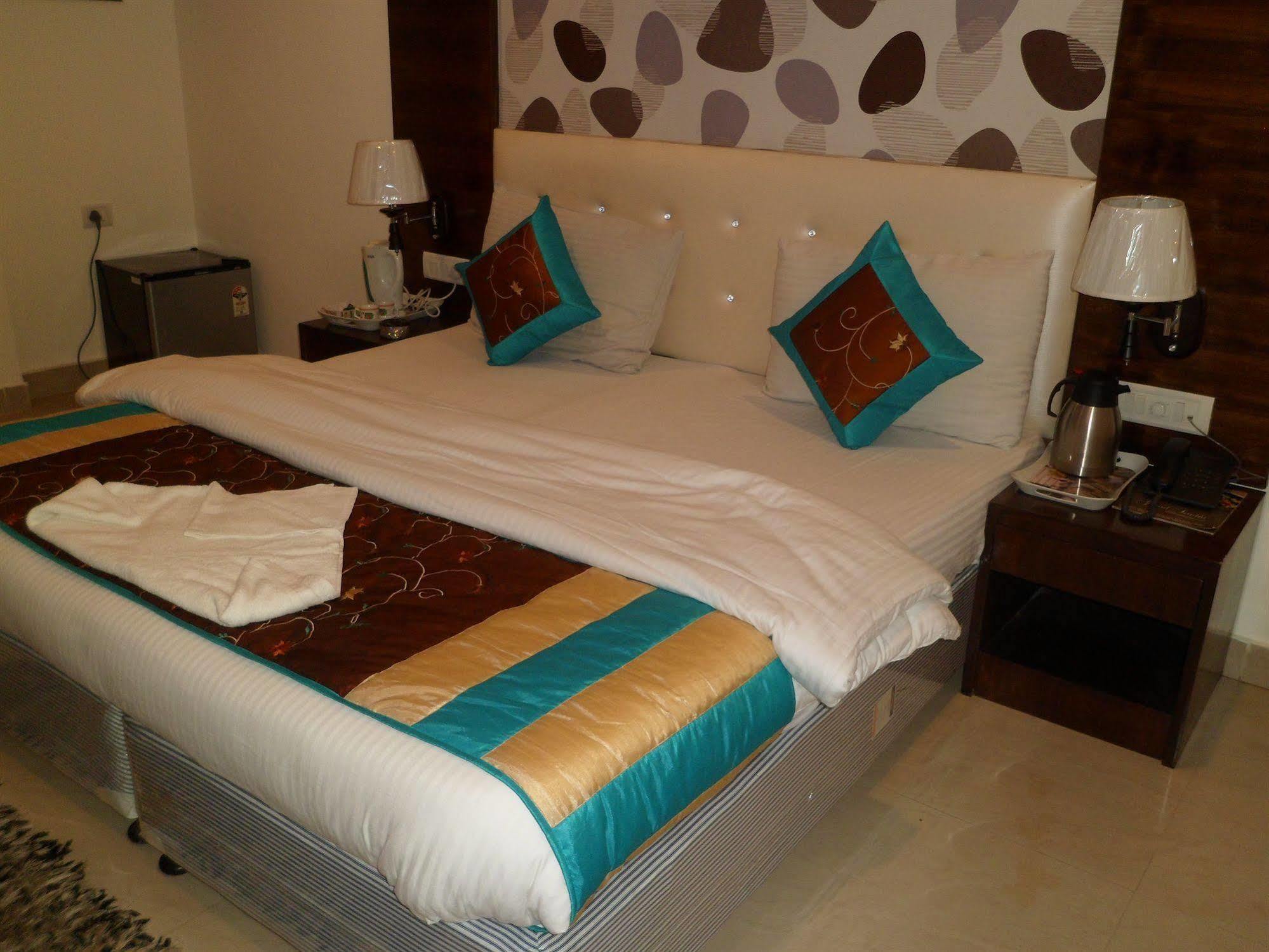 Hotel Arjun Új-Delhi Kültér fotó