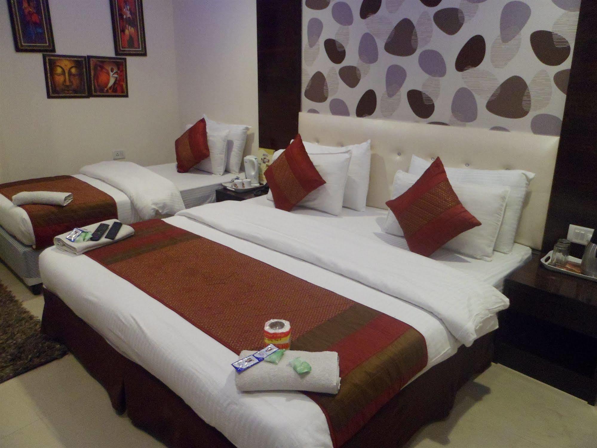 Hotel Arjun Új-Delhi Kültér fotó