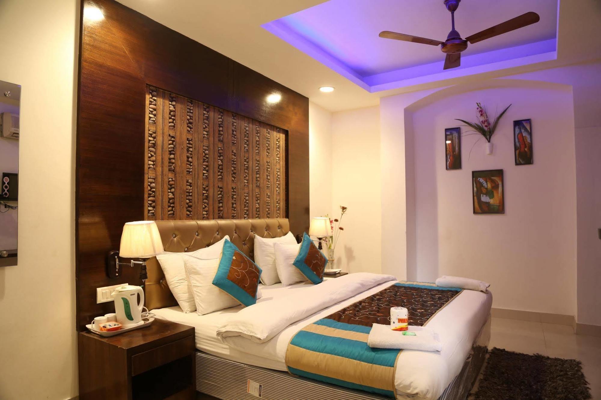 Hotel Arjun Új-Delhi Kültér fotó