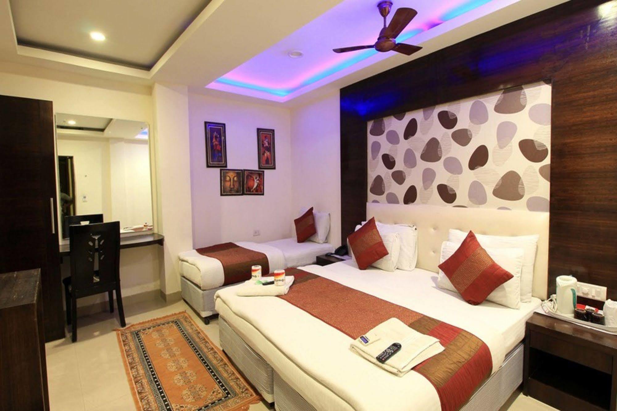 Hotel Arjun Új-Delhi Kültér fotó