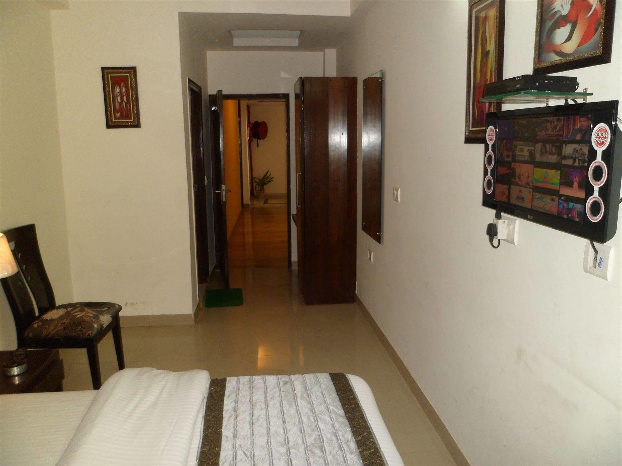 Hotel Arjun Új-Delhi Kültér fotó