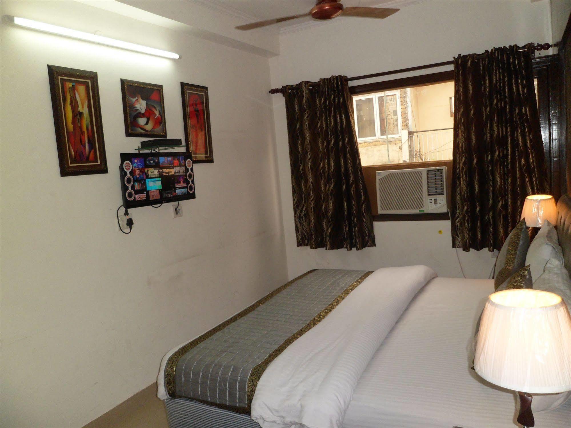 Hotel Arjun Új-Delhi Kültér fotó