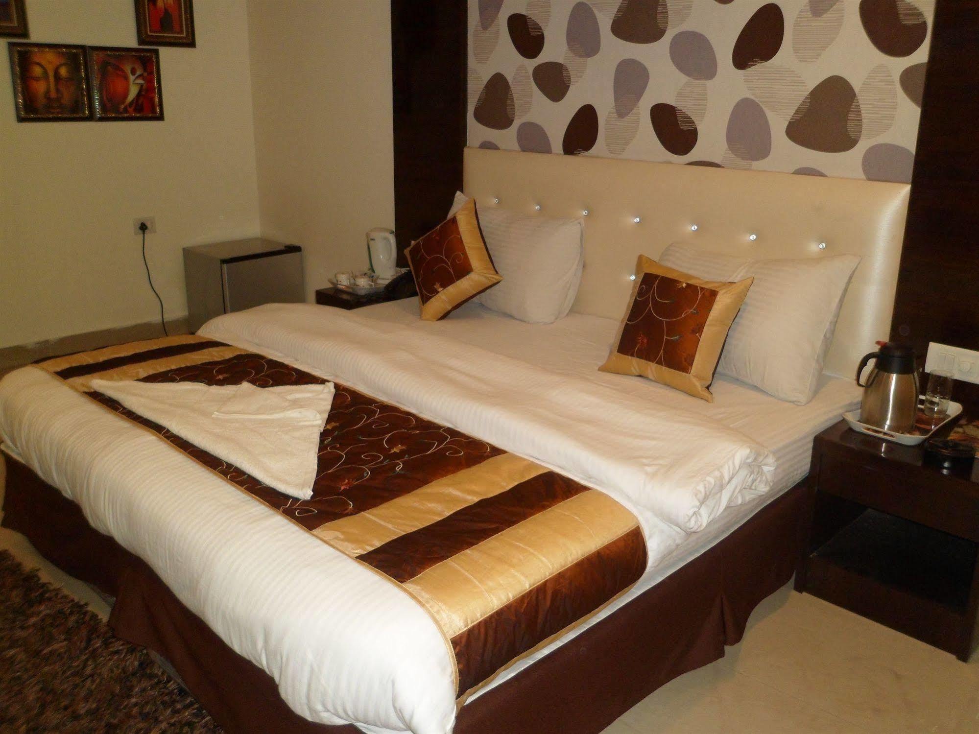 Hotel Arjun Új-Delhi Kültér fotó