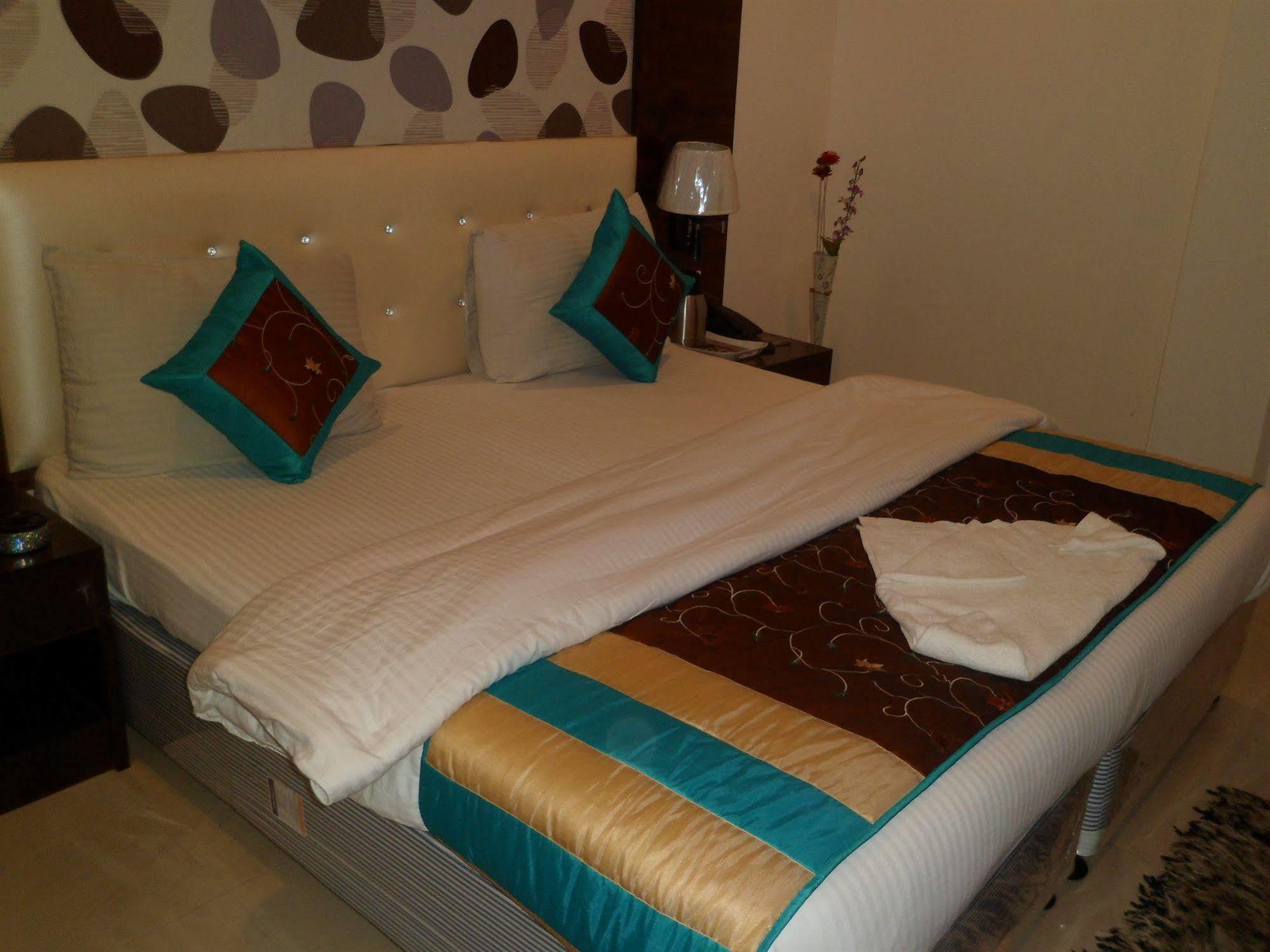 Hotel Arjun Új-Delhi Kültér fotó
