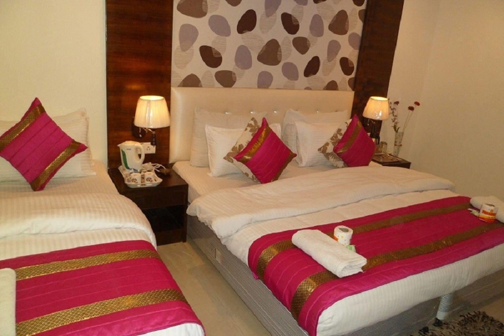 Hotel Arjun Új-Delhi Kültér fotó
