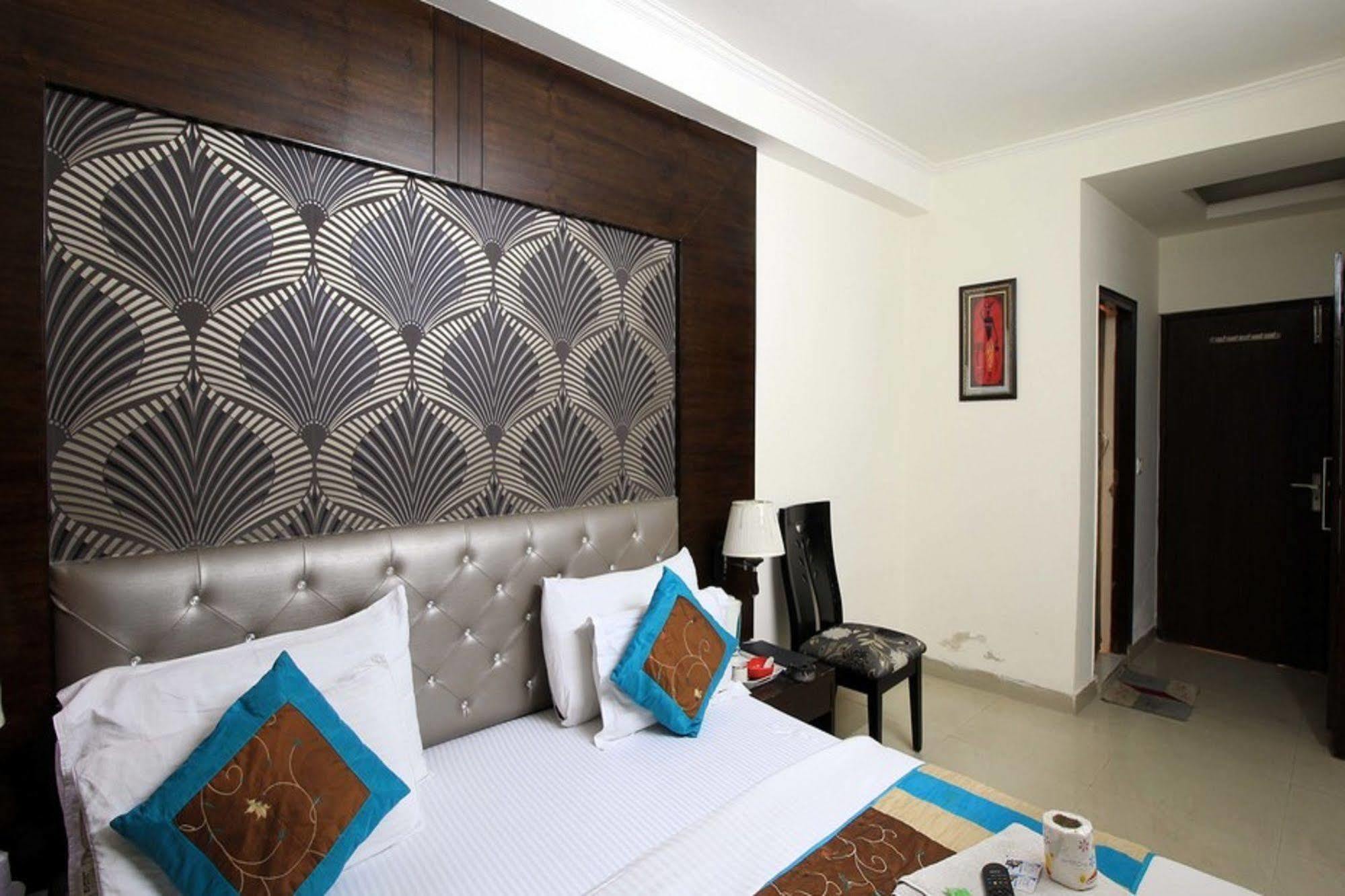 Hotel Arjun Új-Delhi Kültér fotó