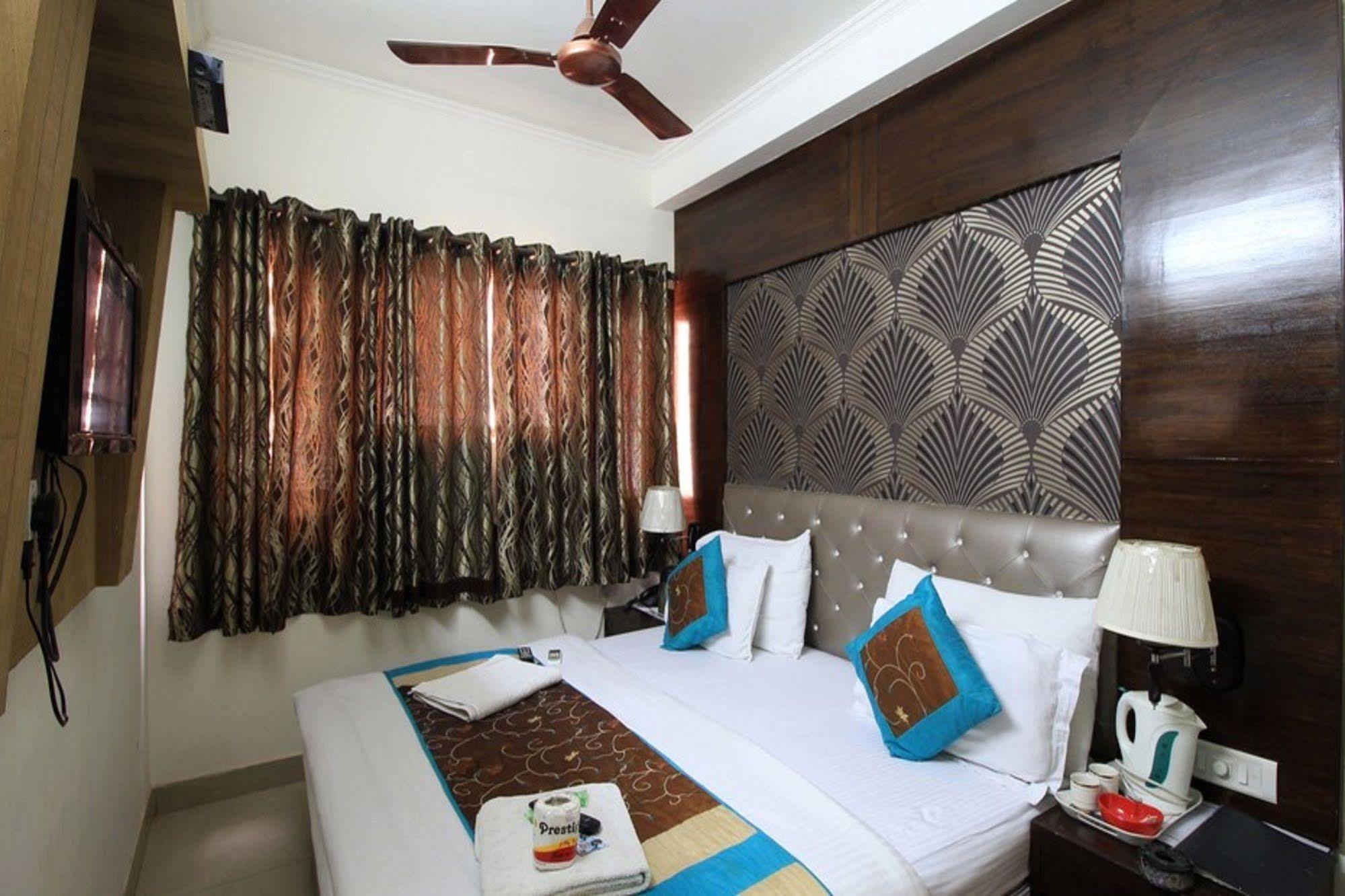 Hotel Arjun Új-Delhi Kültér fotó
