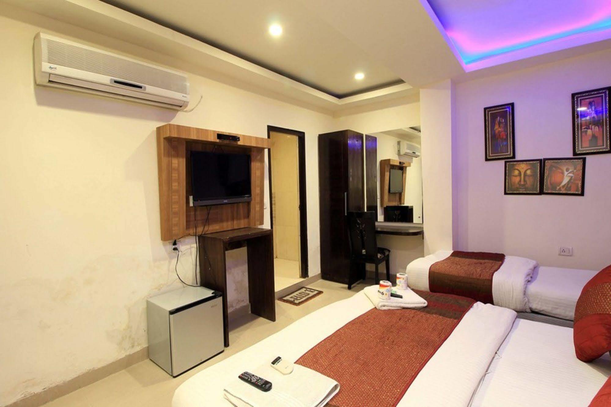 Hotel Arjun Új-Delhi Kültér fotó