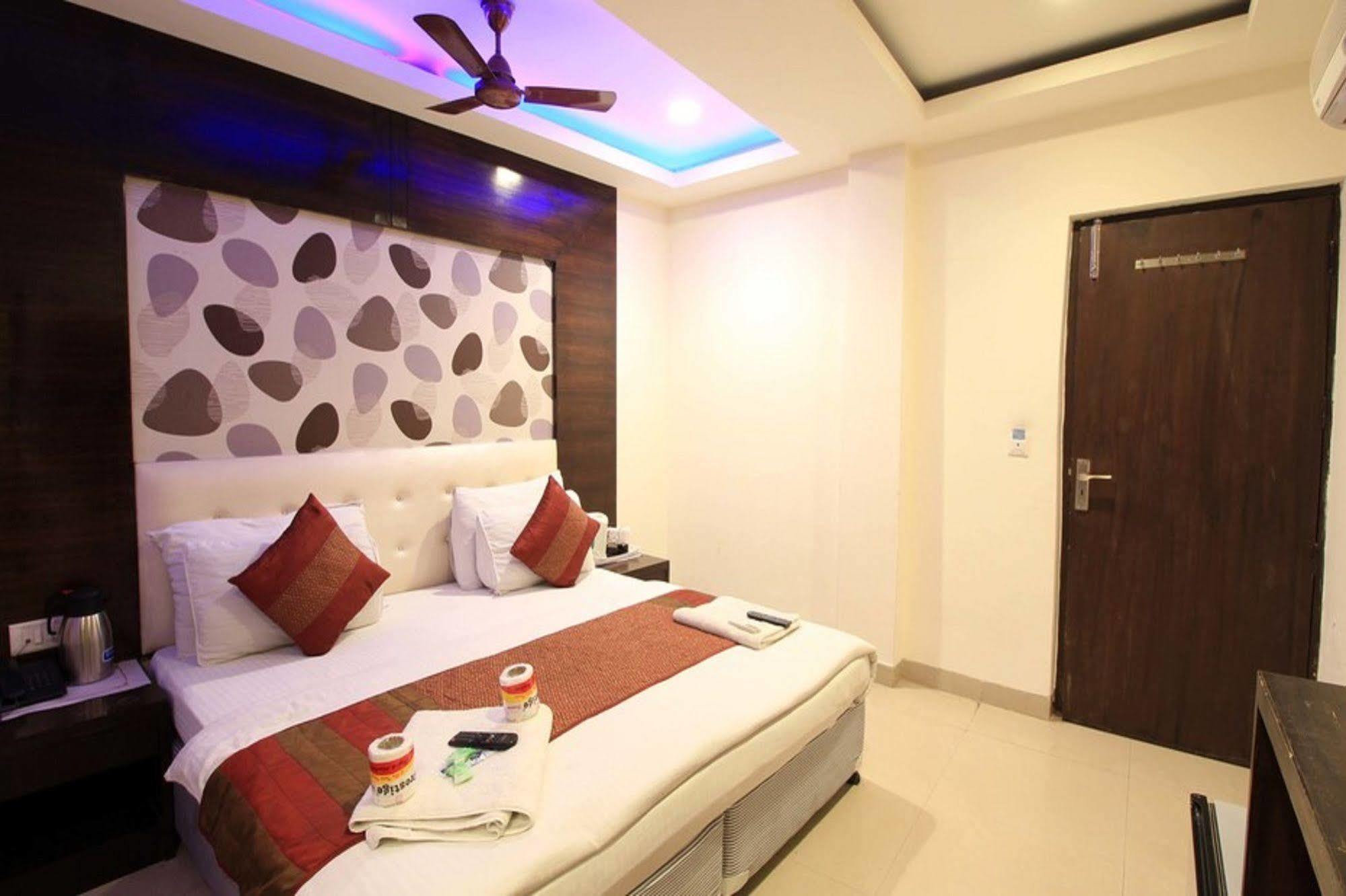 Hotel Arjun Új-Delhi Kültér fotó