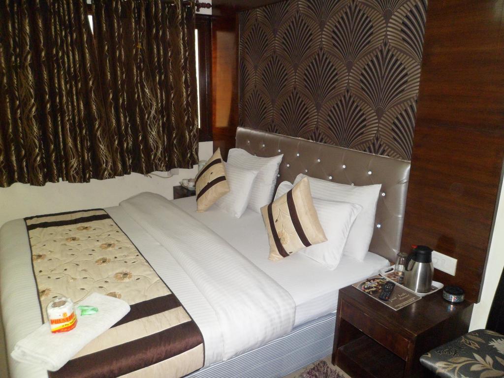 Hotel Arjun Új-Delhi Szoba fotó